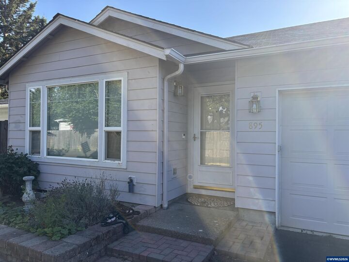 Property Photo:  895 Penn Ln SE  OR 97317 