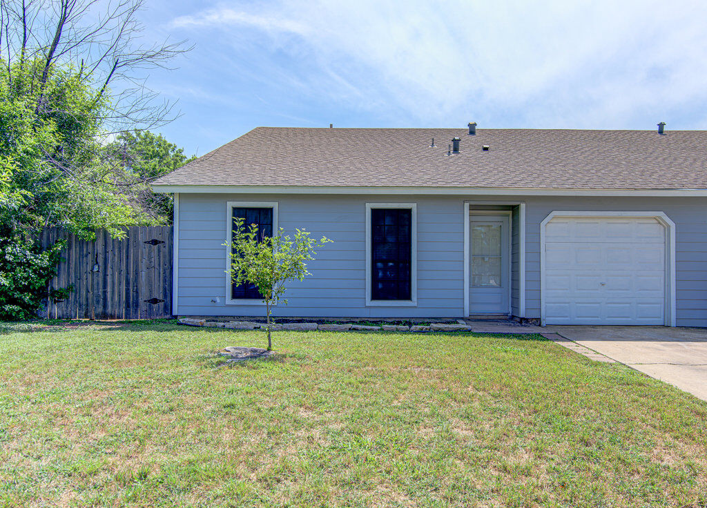 Property Photo: 1603 Dale Cove A TX 78664