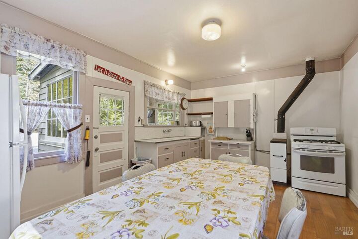 Property Photo:  886 Montgomery Road  CA 95472 