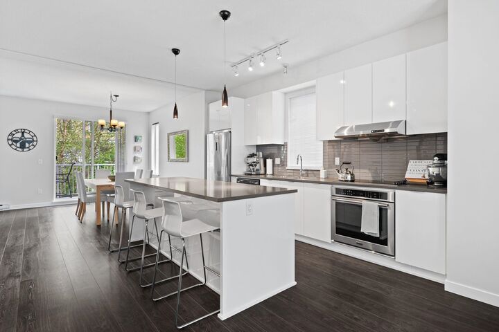 Property Photo: 5550 Admiral Way 126 BC V4K 0C4