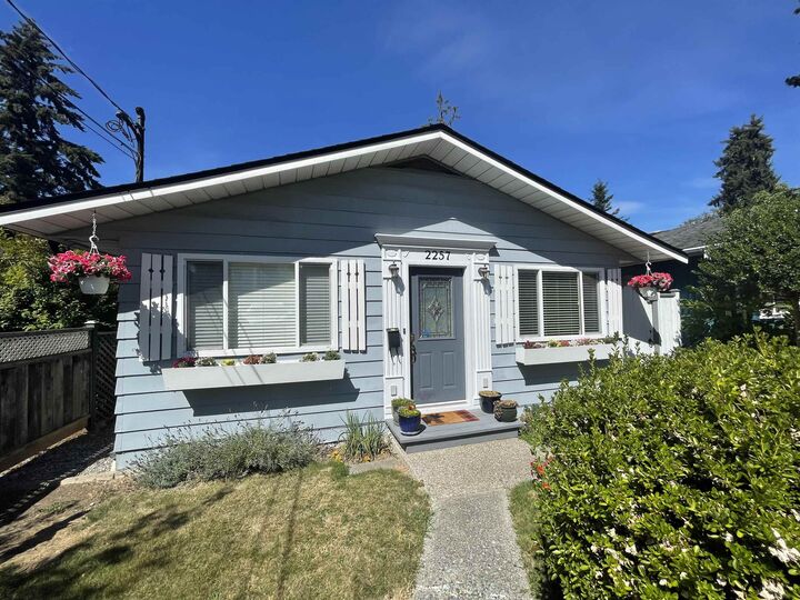 2257 Hawthorne Avenue — photo 1