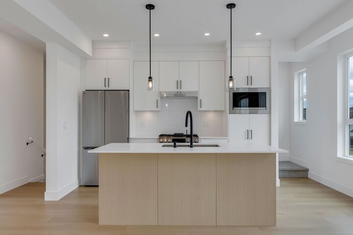 Property Photo:  30501 Robin Drive 3  BC V2T 0M5 