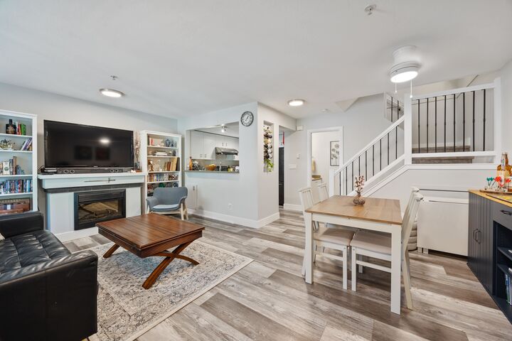 7428 Southwynde Avenue 10 — photo 1
