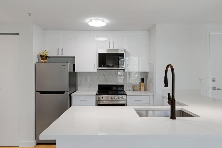 Property Photo: 1331 W Georgia Street 501 BC V6E 4P1