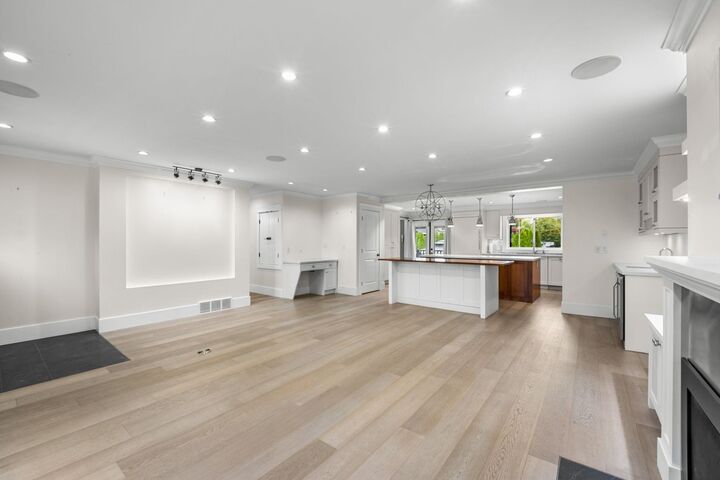 Property Photo: 1660 Charland Avenue BC V3K 3L7