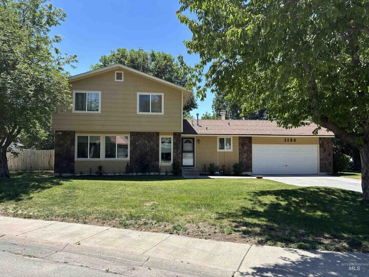 Property Photo:  1135 S Haskett  ID 83647 