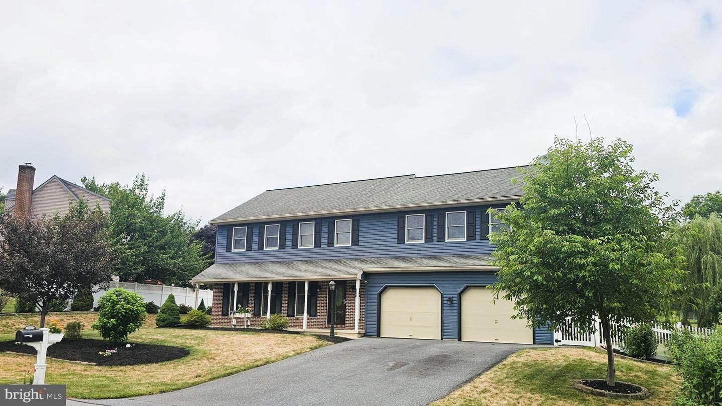 Property Photo: 323 Knights Bridge Way PA 17543