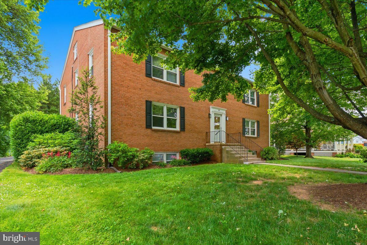 Property Photo: 130 S 29th Street 5 VA 20132