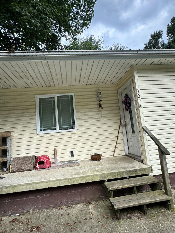 Property Photo:  305 Wood A&Ampb  AR 71913 
