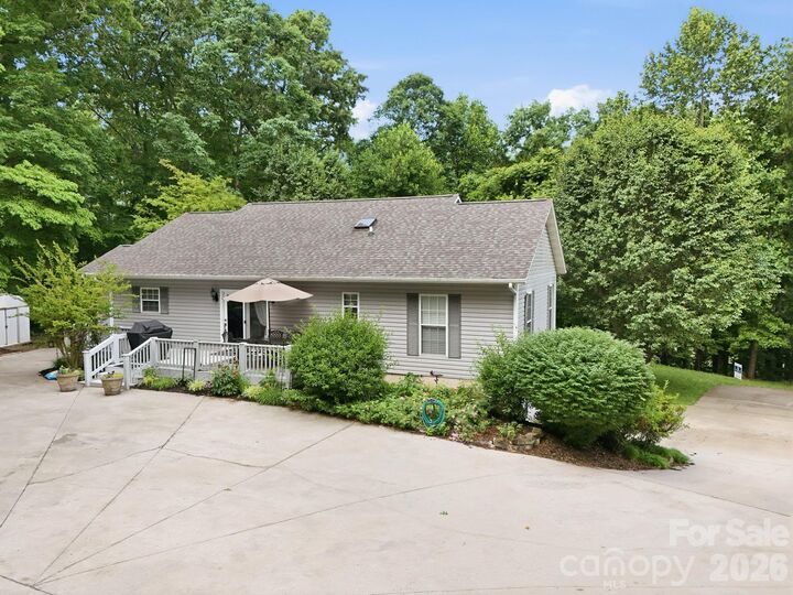 Property Photo: 124 Lytle Cove Road NC 28778