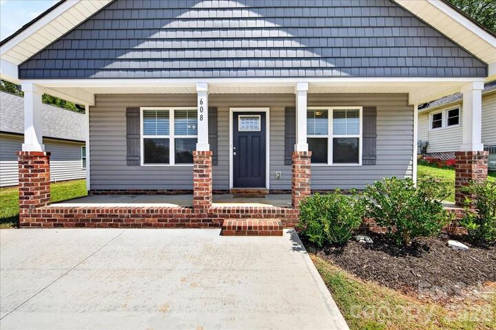 Property Photo:  608 Ben Avenue  NC 28081 