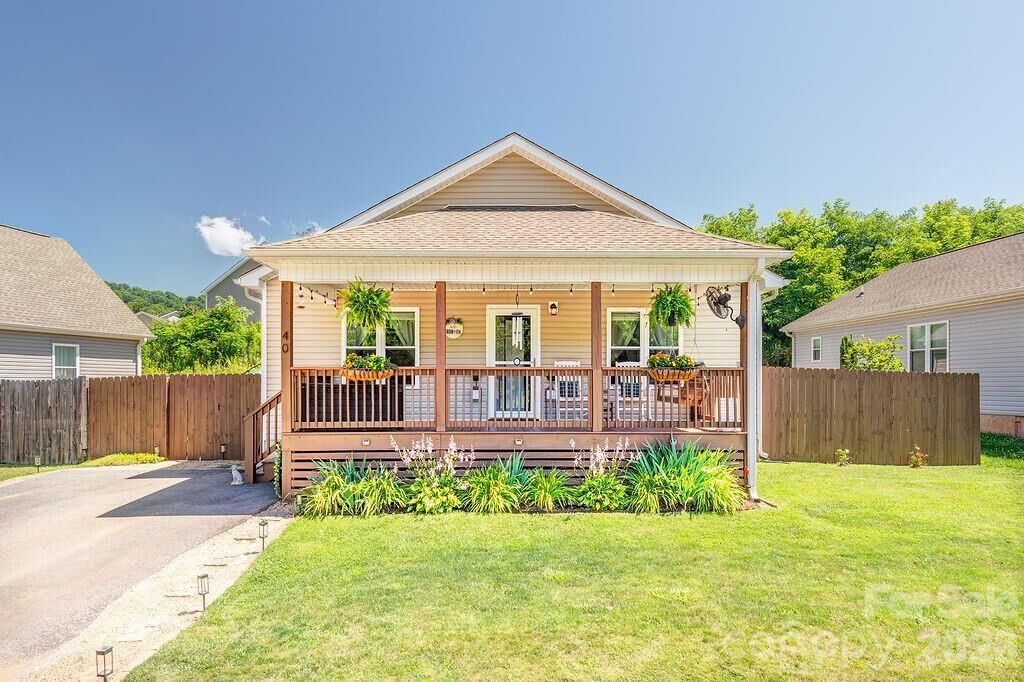 Property Photo:  40 Quinn Hill Lane  NC 28754 