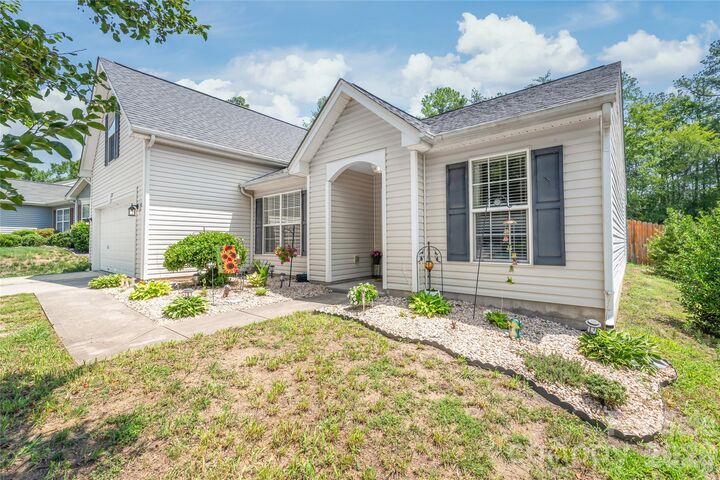 Property Photo:  251 Summit Park Court  NC 28083 