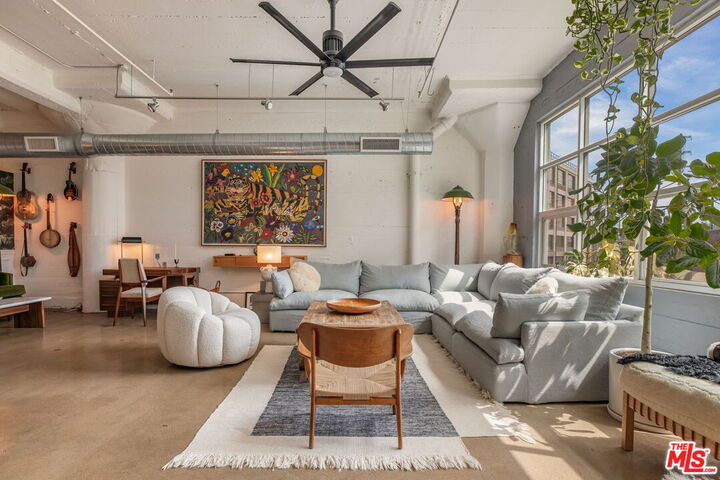 Property Photo: 530 Molino St CA 90013
