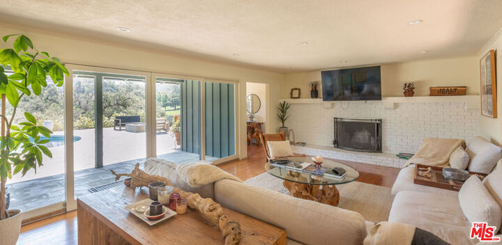 Property Photo:  4650 Canoga Ave  CA 91364 