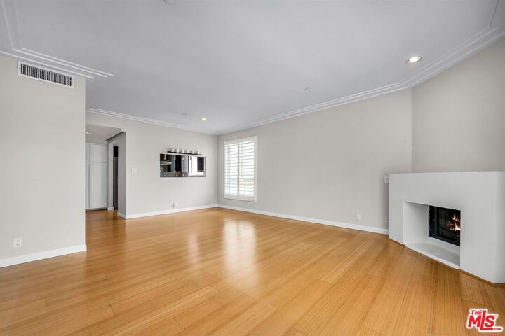 Property Photo: 117 S Clark Dr CA 90048