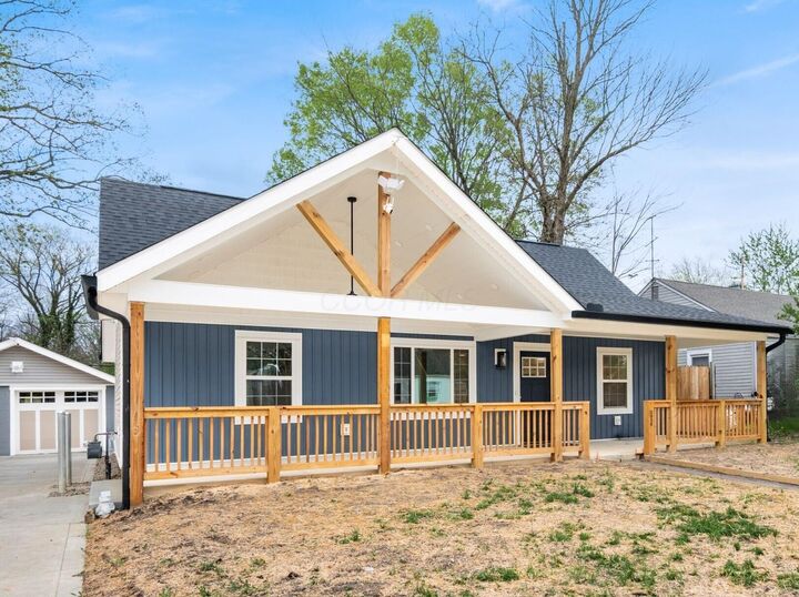 Property Photo: 3050 Woodland Avenue OH 43224