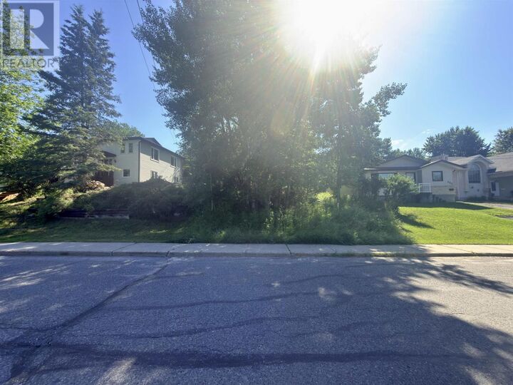 Property Photo:  881 4th Avenue S  ON P9N 1Z9 