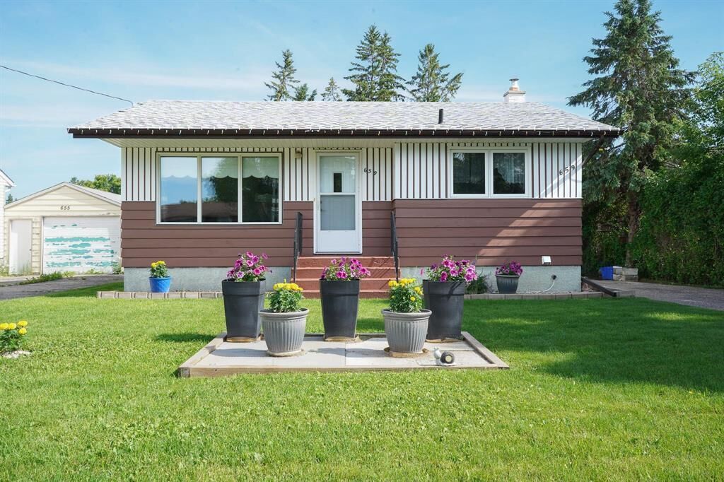 Property Photo: 659 William Avenue MB R0E 0C0