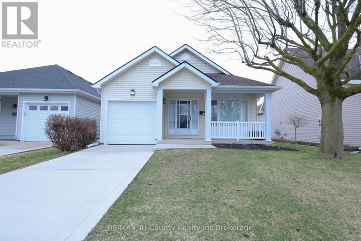 33 Wilkins Crescent — photo 1