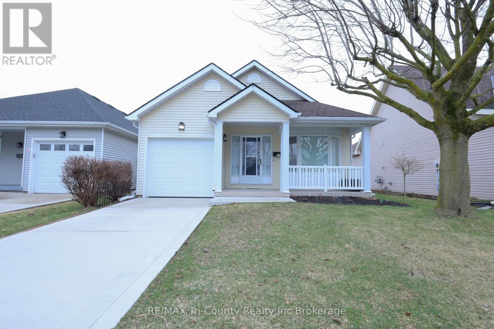 Property Photo: 33 Wilkins Crescent ON N4G 5M6