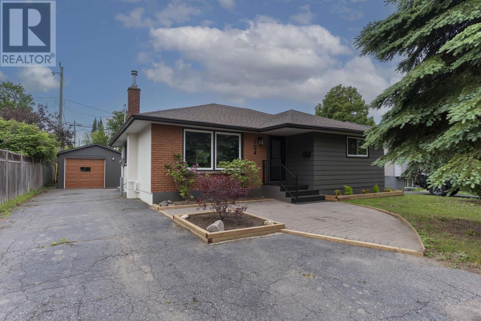 Property Photo:  104 Riverview Drive  ON P7C 1R3 