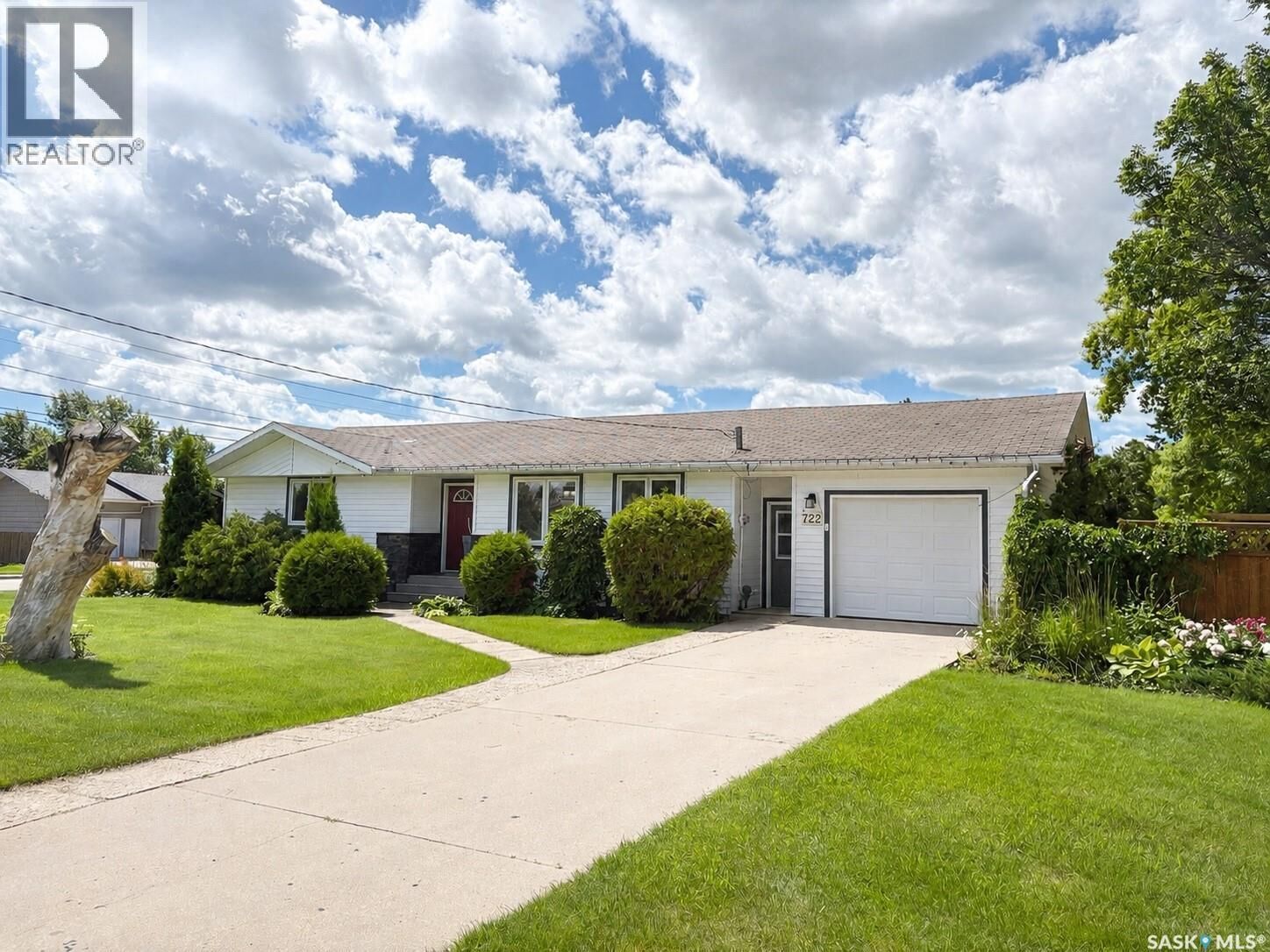 Property Photo:  722 6th Avenue  SK S0K 3R0 