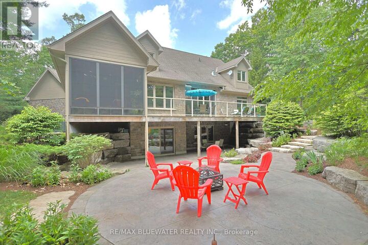 Property Photo: 9956 Pinetree Crescent ON N0M 1T0