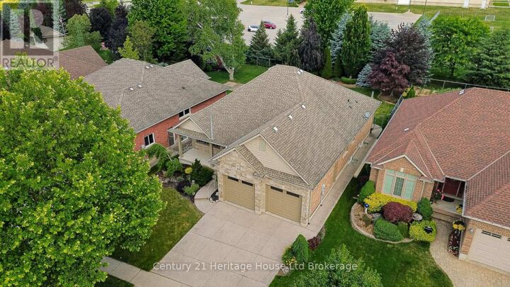 Property Photo: 927 Ridgewood Drive West ON N4T 0A6