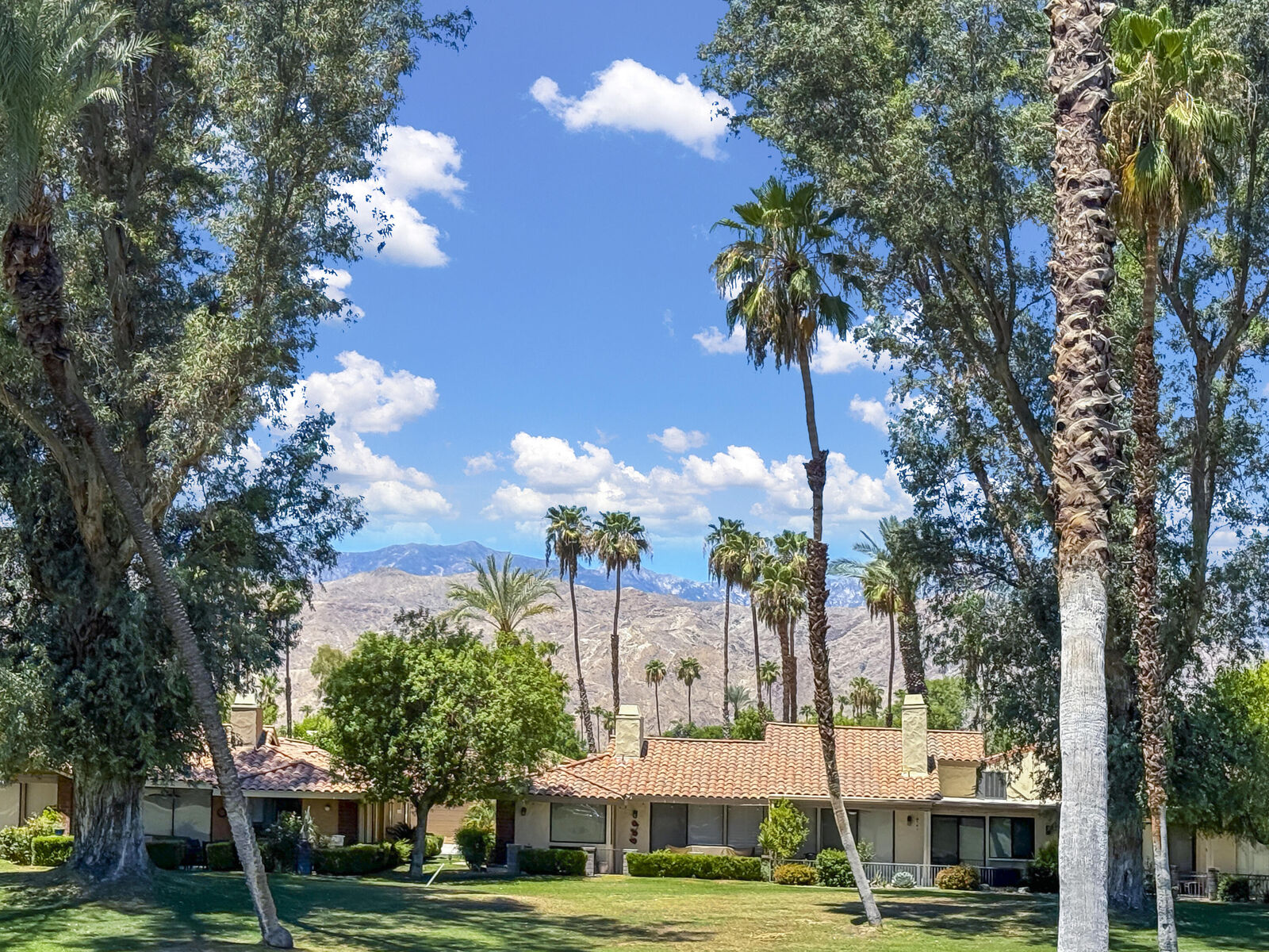 Property Photo: 259 Santa Barbara Circle CA 92260