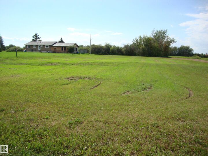 Property Photo:  610 5th Ave  AB T0A 3J0 