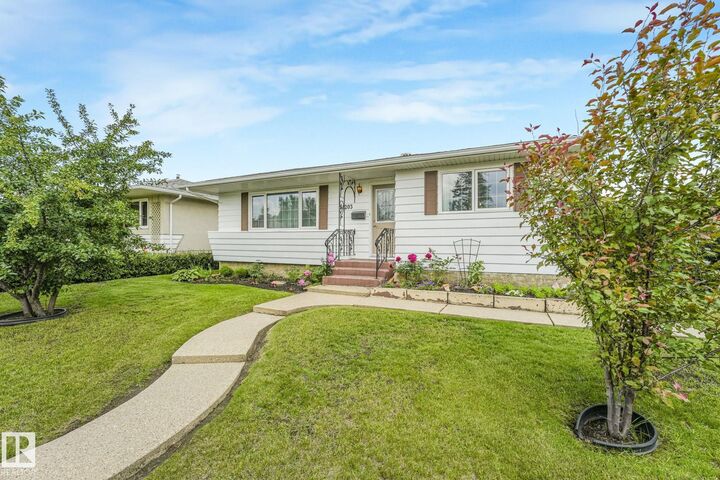 Property Photo:  14203 74 Street NW  AB T5C 0Y1 