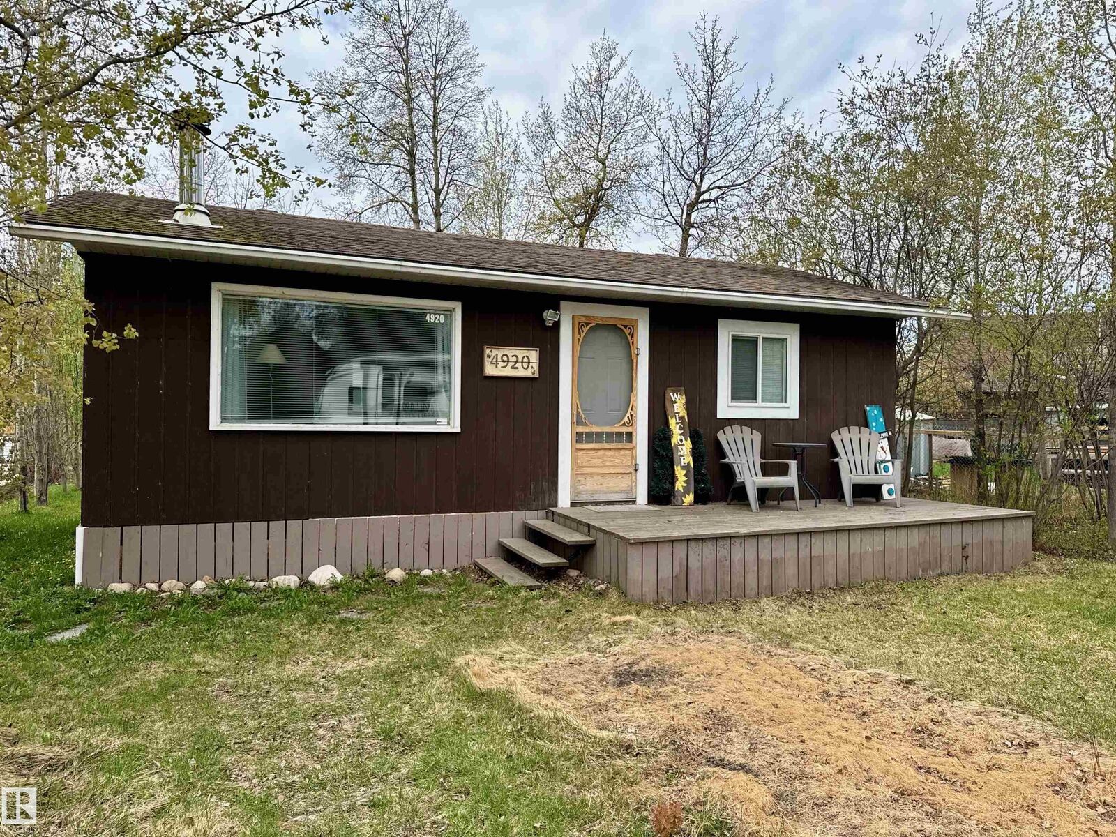 Property Photo:  4920 58 St  AB T0E 0A0 