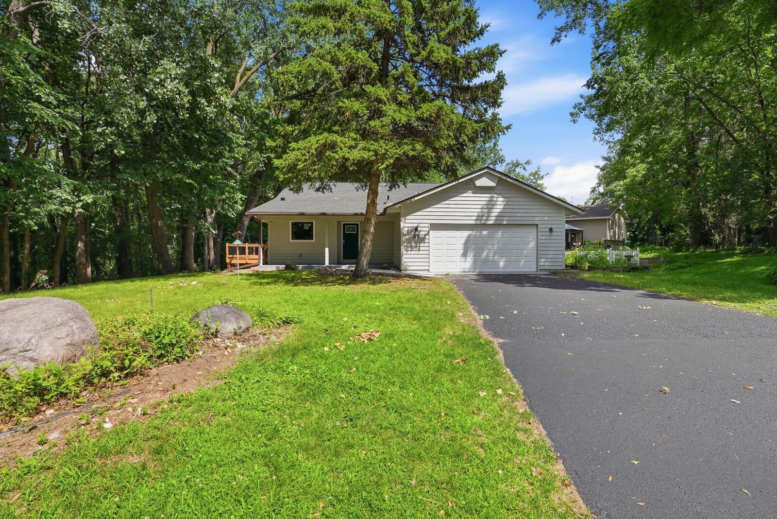 Property Photo: 1521 Archwood Road MN 55305