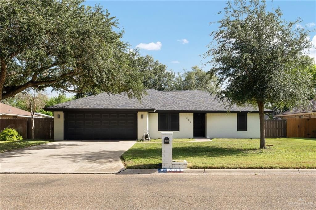 Property Photo: 305 Las Brisas Drive TX 78574