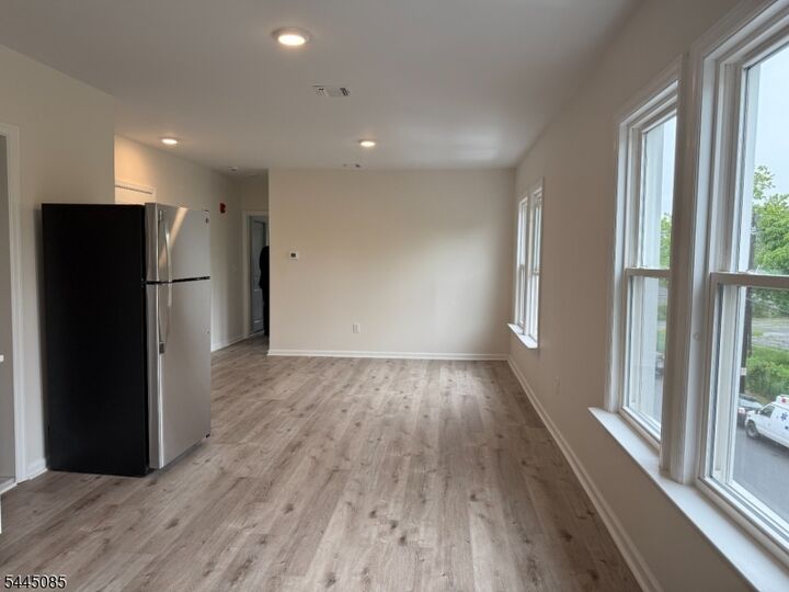 Property Photo:  3 Alden Street 5  NJ 07052 