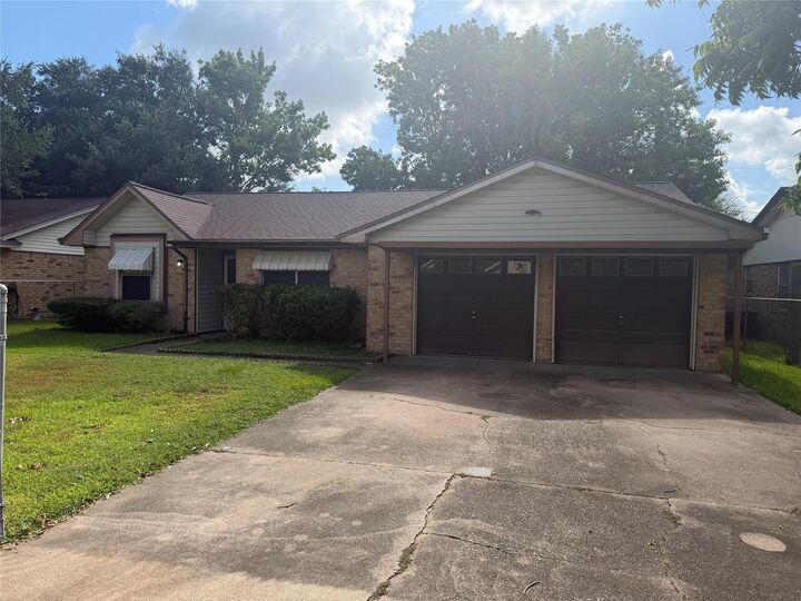 Property Photo: 501 E Oak Street TX 77562