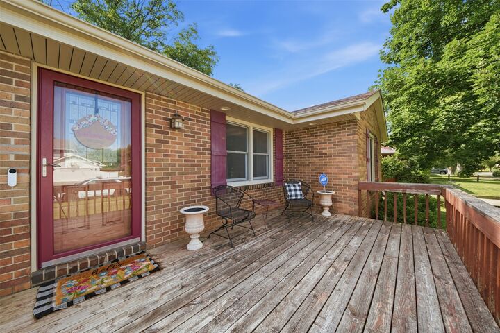 Property Photo:  206 NW Applewood Street  IA 50023 