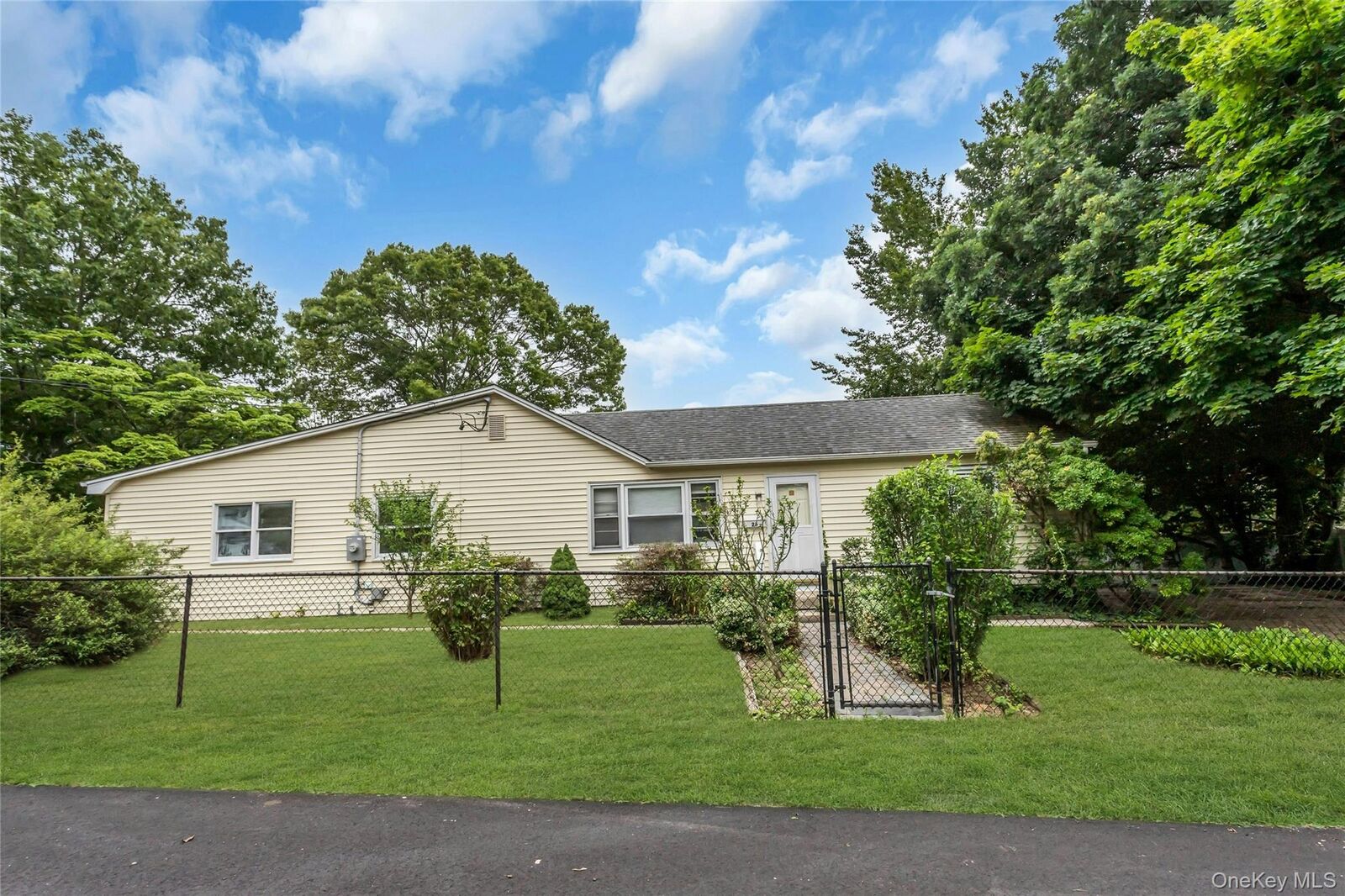 Property Photo:  26 Woodland Street  NY 11779 