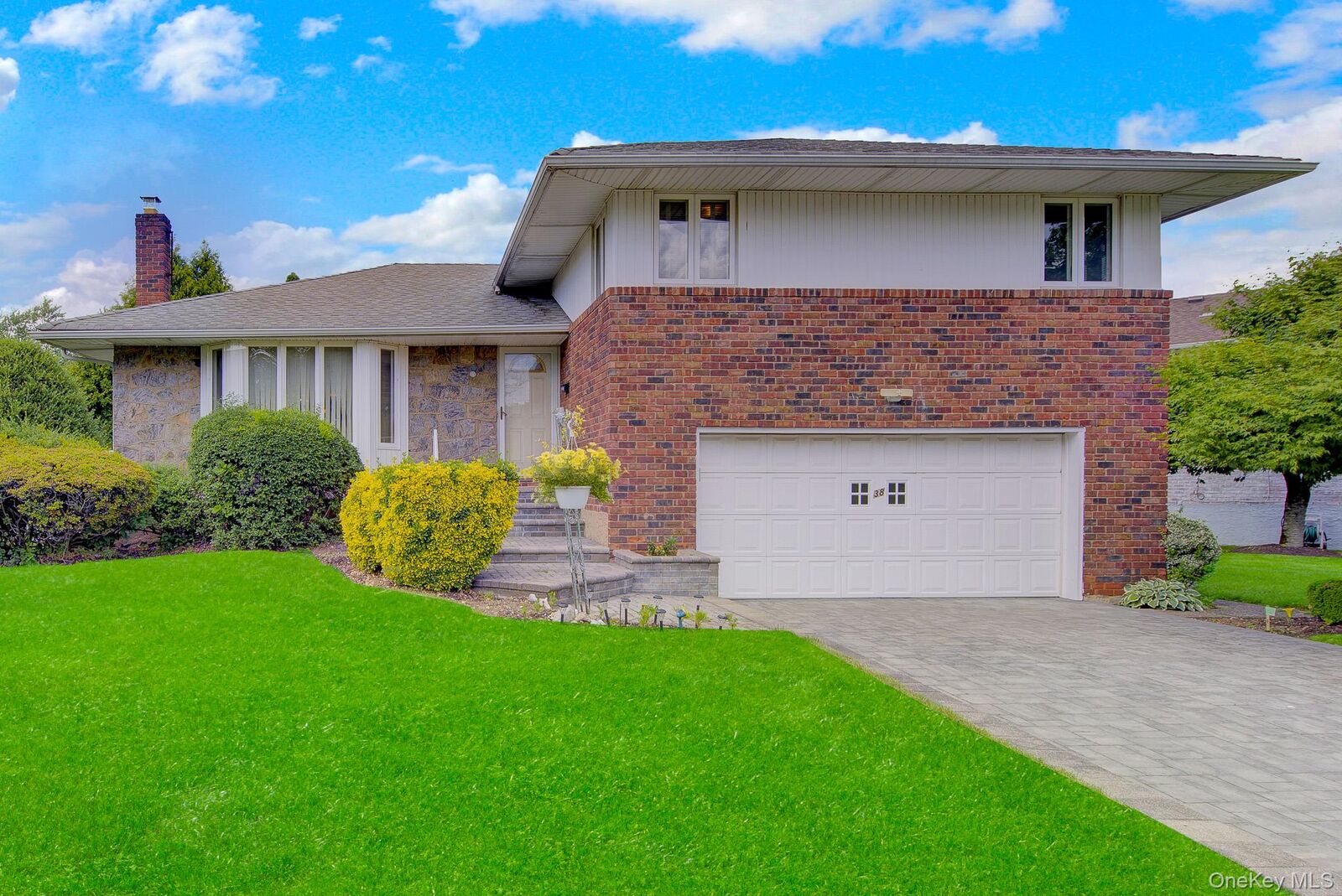 Property Photo:  38 Center Drive  NY 11791 