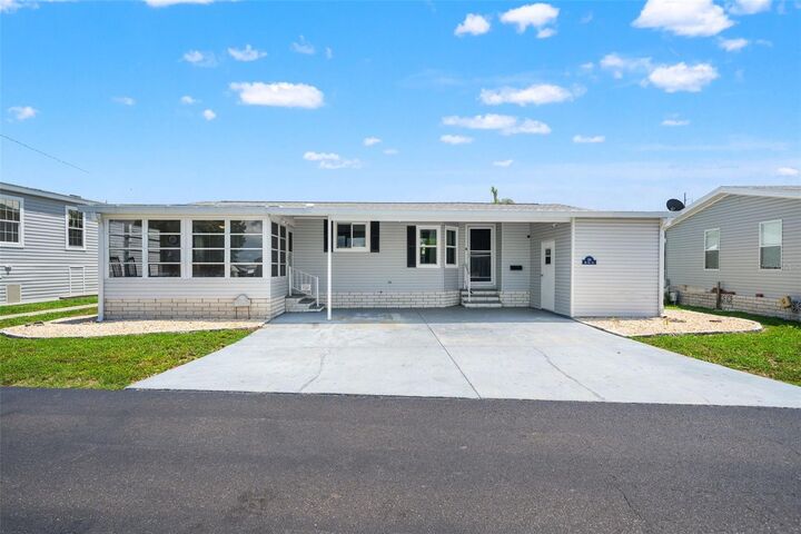 Property Photo:  116 Mount Isle Avenue NE 116  FL 33702 