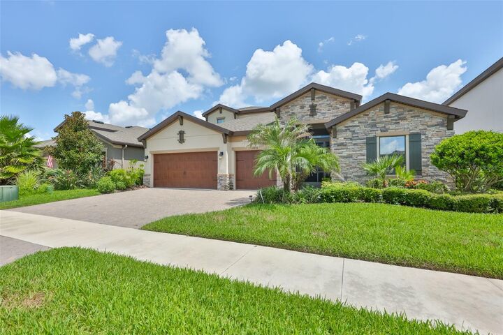 Property Photo: 12835 Satin Lily Drive FL 33579