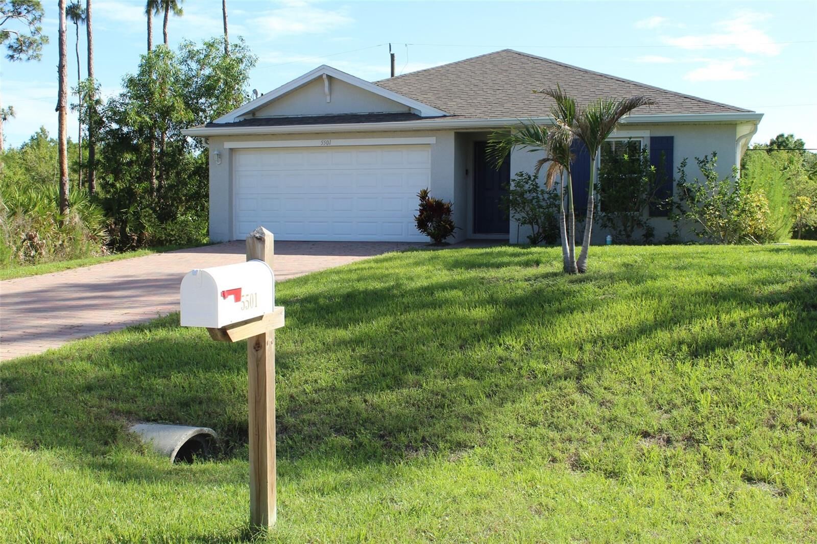 Property Photo: 5501 Kempson Lane FL 33981