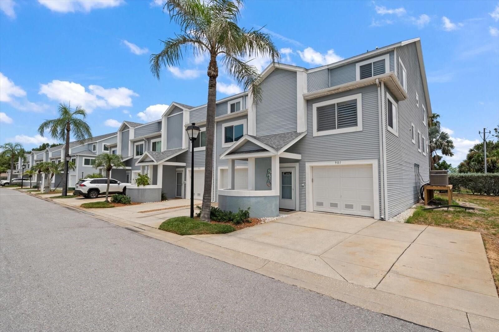 Property Photo:  901 Harbour House Drive  FL 33785 