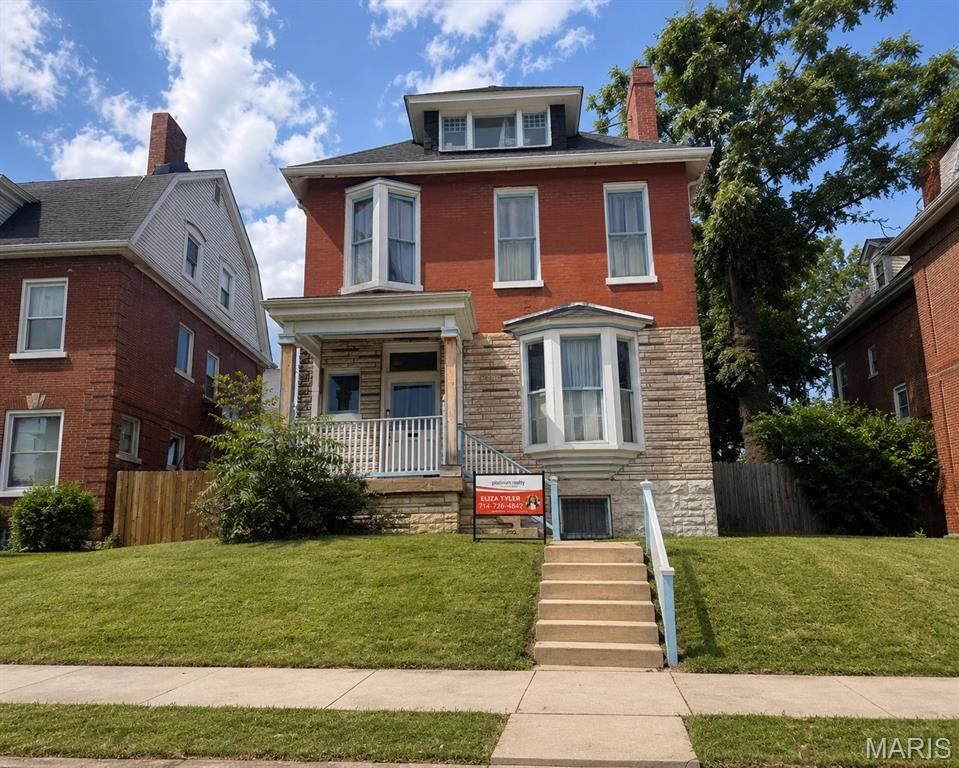 Property Photo:  5025 Raymond Avenue  MO 63113 