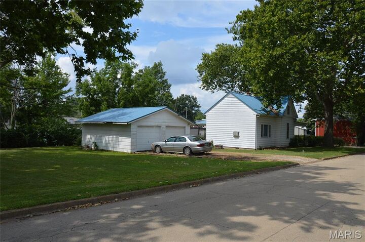 Property Photo:  602 Moore Street  MO 63640 
