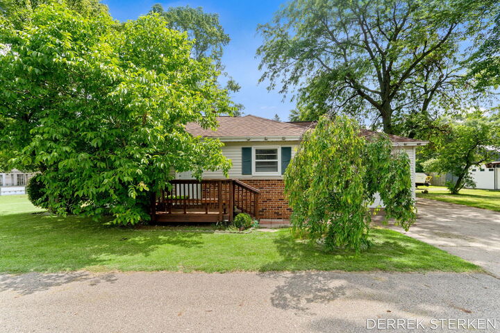 Property Photo: 205 N Franklin Street MI 49464