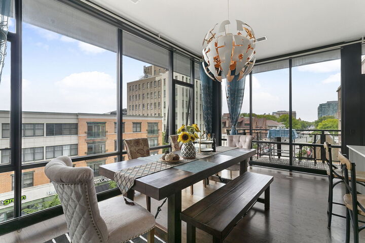Property Photo: 147 N Euclid Avenue 401 IL 60302