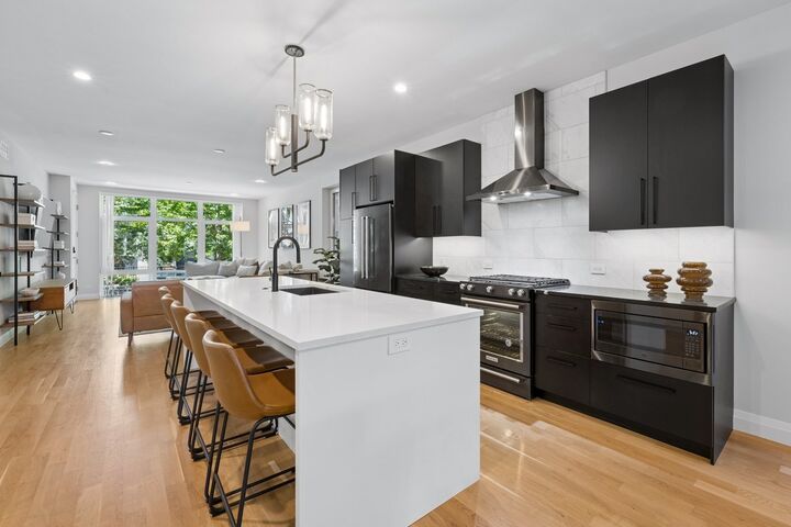 Property Photo:  2719 W Haddon Avenue 1  IL 60622 