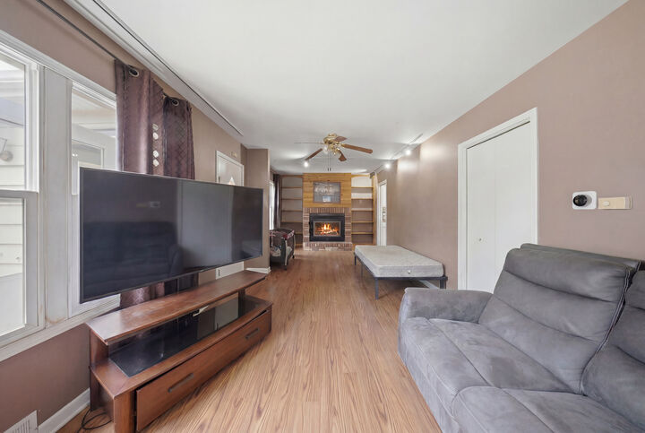 Property Photo:  1219 Gates Street  IL 60505 
